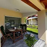 Vadvirag Vendeghaz